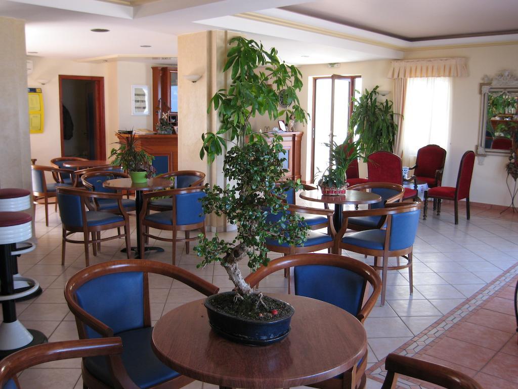 Blue Sea Hotel Apartments Rethymno Esterno foto